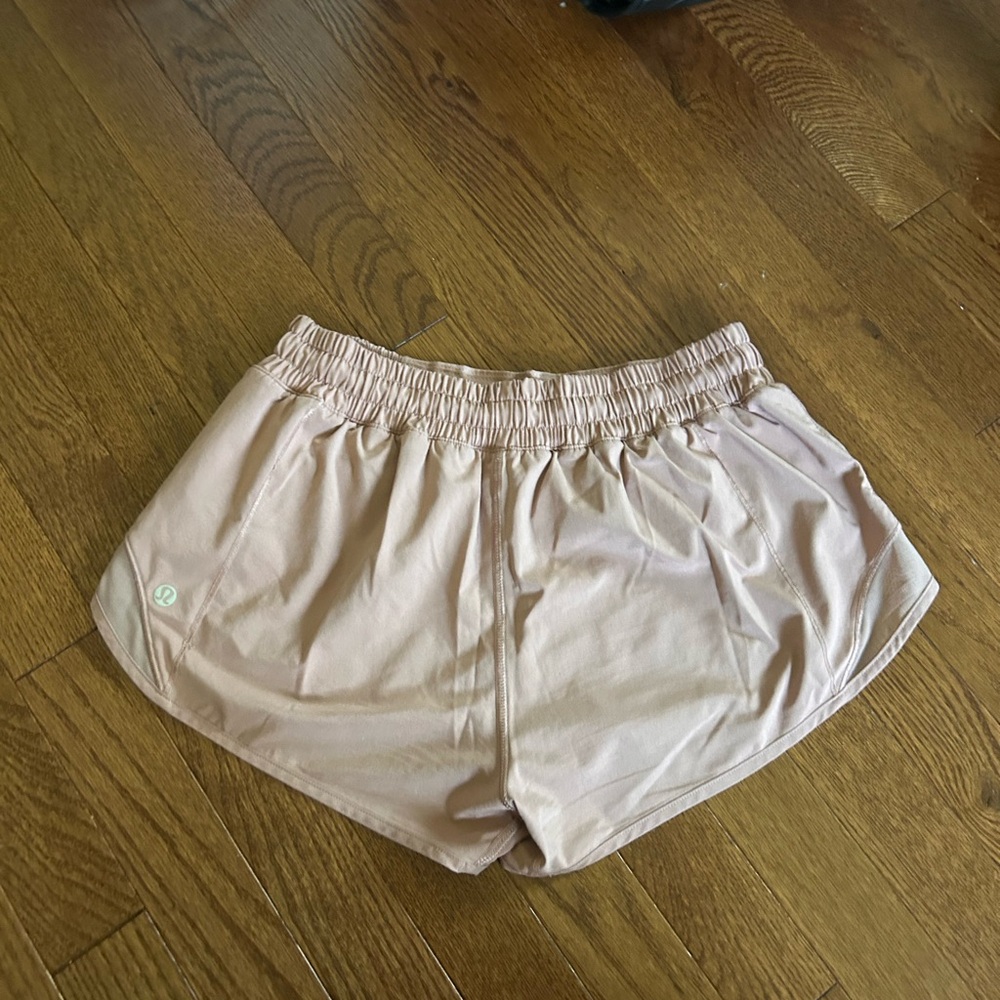 RARE LULULEMON Pink Milkshake Hotty Hot 2.5” Shorts